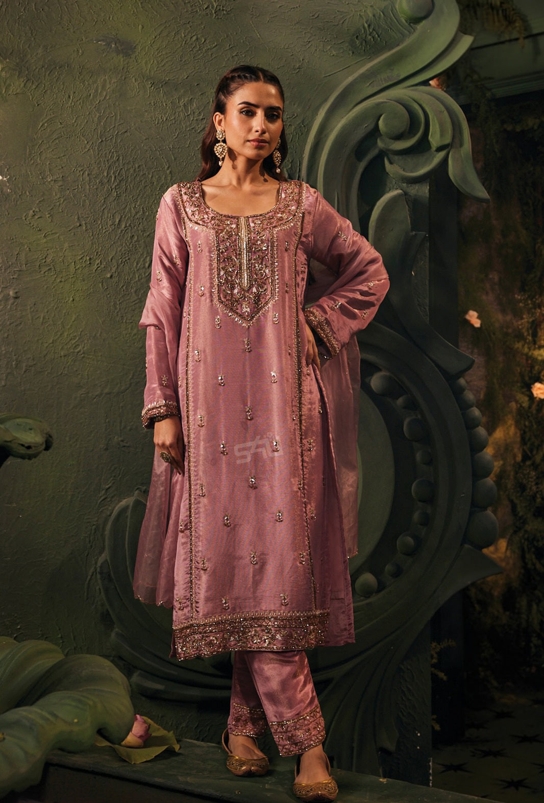 Rose Mauve Embroidered Classic Set