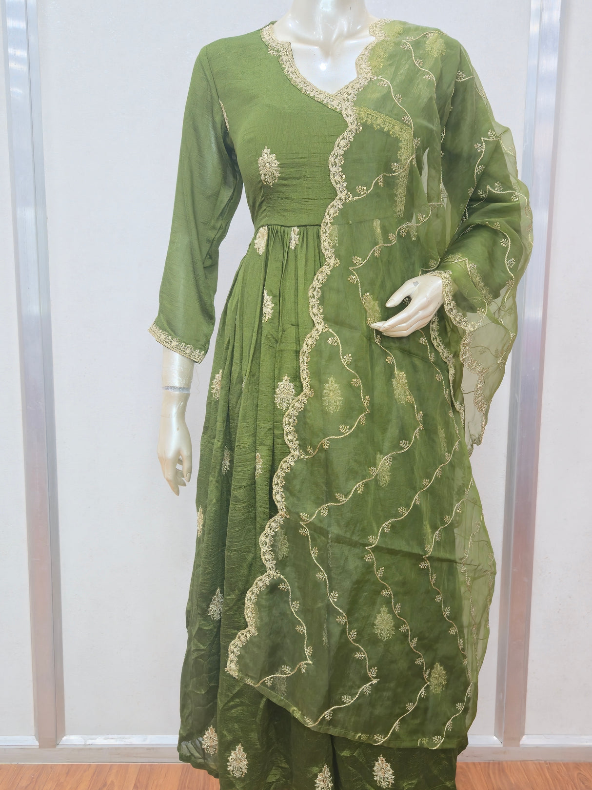 Olive Oasis Anarkali – An Earth-Kissed Symphony of Grace & Gold