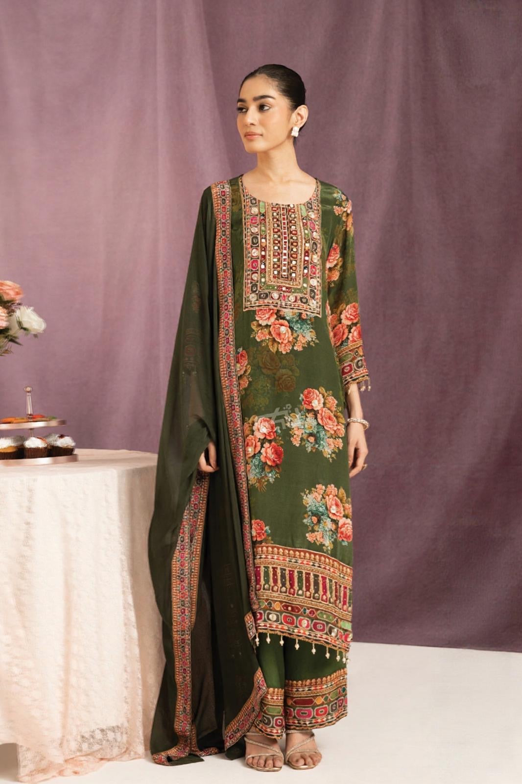 Verdant Muse Printed Suit Set – A Tapestry of Tradition & Grace