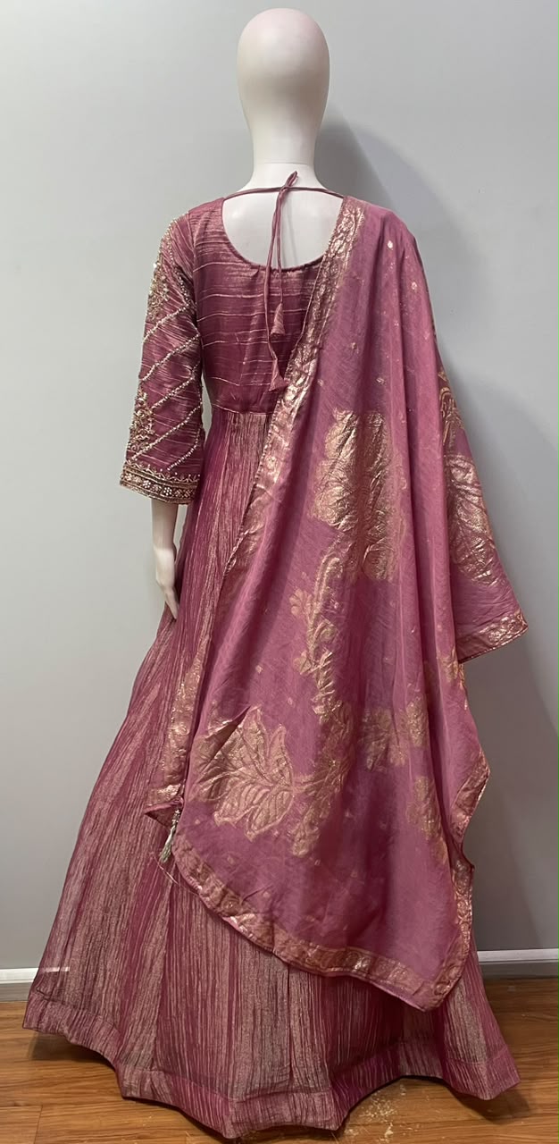 Gold floral dupatta styled with the dusty rose Anarkali