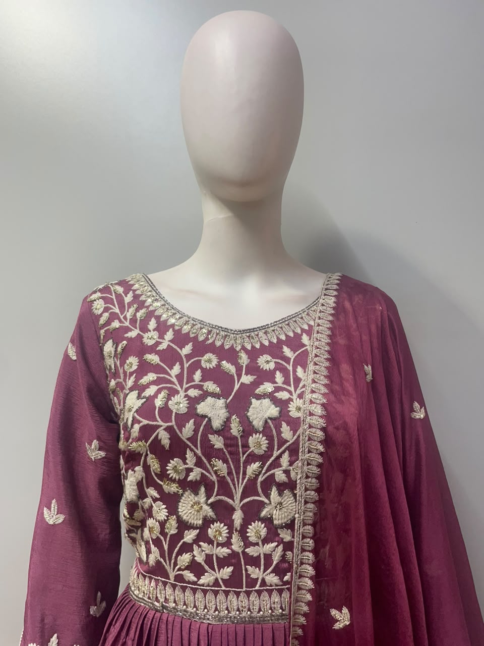 Floor-length flared silhouette of the dusty plum anarkali set