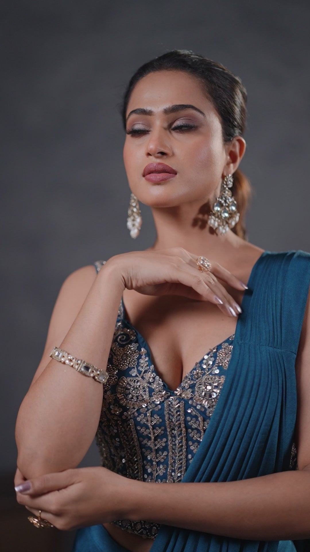 Deep Teal Embroidered Saree Set – Contemporary Glamour with Traditional Grace