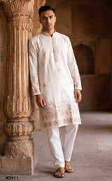 Garden-inspired botanical border along the lower hem of the ivory kurta